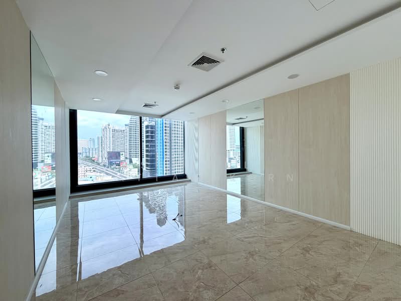Office with free AC 8:00-22:00, 350m from MRT Rama 9, Bangkok, Huai Khwang, Bangkok, , 226 sqm, Office Space For Rent, by Sirikul Wattanakorn, 500447833 - DDproperty.com