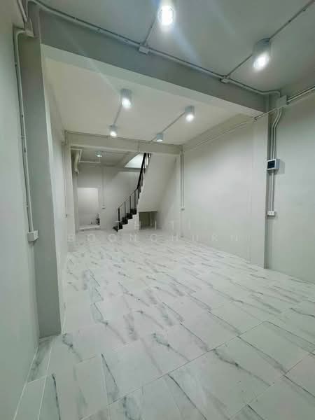 Townhouse in Sathirn, Near BTS Saint Louis, Bangkok, Yan Nawa, Sathon, Bangkok, 4 Bedrooms, 180 sqm, Townhouse For Rent, by Thiti Boonchurn, 500447868 - DDproperty.com