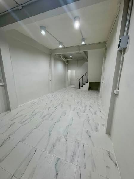 Townhouse in Sathirn, Near BTS Saint Louis, Bangkok, Yan Nawa, Sathon, Bangkok, 4 Bedrooms, 180 sqm, Townhouse For Rent, by Thiti Boonchurn, 500447868 - DDproperty.com
