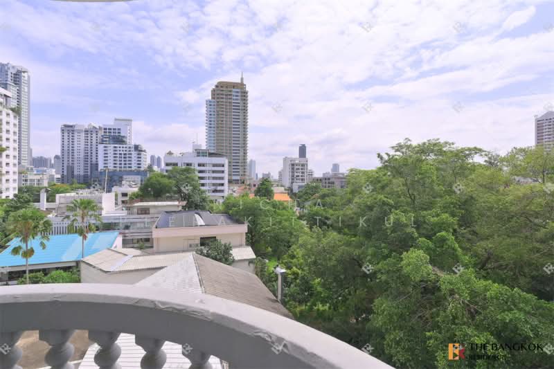 Royal Castle Sukhumvit, Bangkok, 30 Soi Sukhumvit 39, Khlongtoei Nua, Watthana, Bangkok, 3 Bedrooms, 160 sqm, Condo For Rent, by Nicha Peerakittikul, 500447892 - DDproperty.com