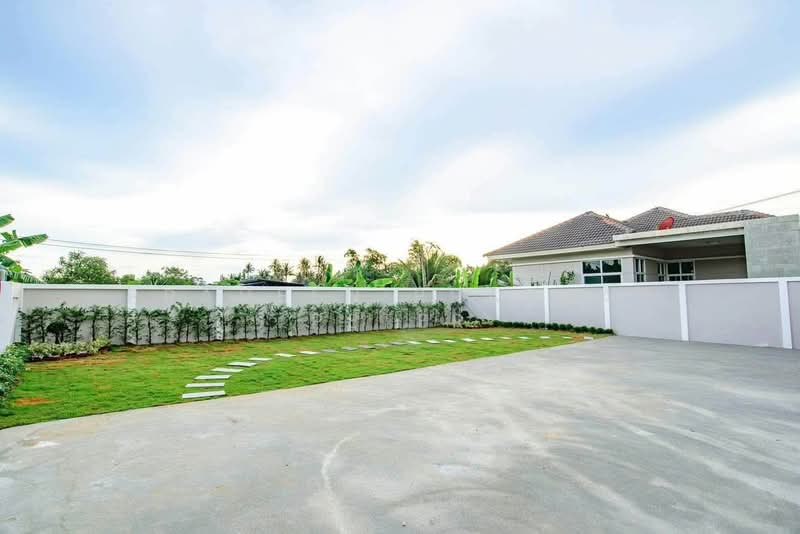 Baan Benjawan Nong Pla Lai, Chon Buri (Pattaya), Nong Pla Lai, Bang Lamung (Pattaya), Chon Buri (Pattaya), 3 Bedrooms, 125 sqm, Townhouse For Rent, by Praveen Peter, 500447922 - DDproperty.com