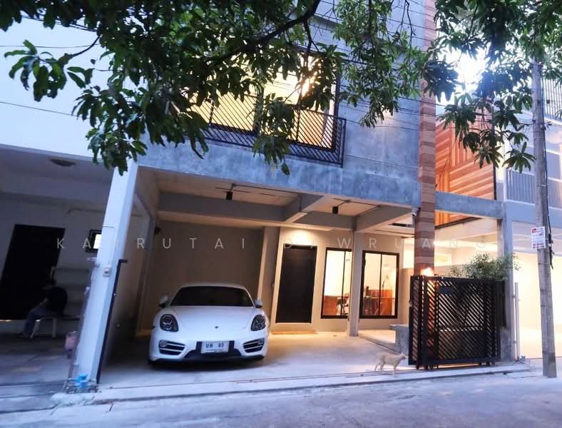 Townhome Sukhumvit 49, Bangkok, Khlong Tan Nua, Watthana, Bangkok, 3 Bedrooms, 225 sqm, Townhouse For Sale, by Kanrutai Dawruang, 500448095 - DDproperty.com