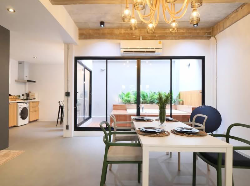 Townhome Sukhumvit 49, Bangkok, Khlong Tan Nua, Watthana, Bangkok, 3 Bedrooms, 225 sqm, Townhouse For Sale, by Kanrutai Dawruang, 500448095 - DDproperty.com