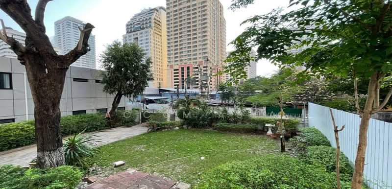 Spacious Family House with Large Garden in Sukhumvit (AA12557), Bangkok, Khlong Tan Nua, Watthana, Bangkok, 3 Bedrooms, 600 sqm, Single Detached House For Rent, by Accom Asia, 500448322 - DDproperty.com