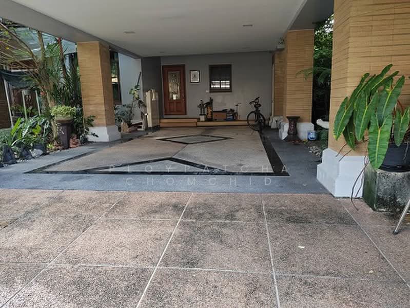 Narasiri Pattanakarn-Srinakarin, Bangkok, 878 Soi Srinakarin 20, Khlong Chan, Bang Kapi, Bangkok, 4 Bedrooms, 445 sqm, Single Detached House For Rent, by Ploypatcha Chomchid, 500448360 - DDproperty.com