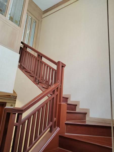 Narasiri Pattanakarn-Srinakarin, Bangkok, 878 Soi Srinakarin 20, Khlong Chan, Bang Kapi, Bangkok, 4 Bedrooms, 445 sqm, Single Detached House For Rent, by Ploypatcha Chomchid, 500448360 - DDproperty.com