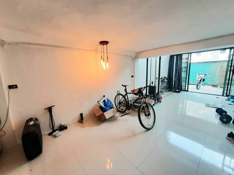 ทาวน์เฮ้าส์ 3-ห้องนอน, กรุงเทพ, ยานนาวา, สาทร, กรุงเทพ, 180 ตร.ม., ทาวน์เฮ้าส์ ขาย, โดย Preeyapohn Jatuchai, 500448426 - DDproperty.com