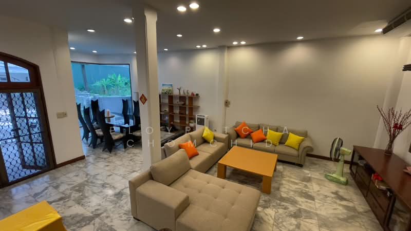 undefined, Bangkok, Khlong Tan Nua, Watthana, Bangkok, 4 Bedrooms, 280 sqm, Townhouse For Rent, by Ploypatcha Chomchid, 500448455 - DDproperty.com