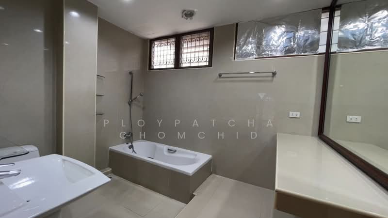 undefined, Bangkok, Khlong Tan Nua, Watthana, Bangkok, 4 Bedrooms, 280 sqm, Townhouse For Rent, by Ploypatcha Chomchid, 500448455 - DDproperty.com