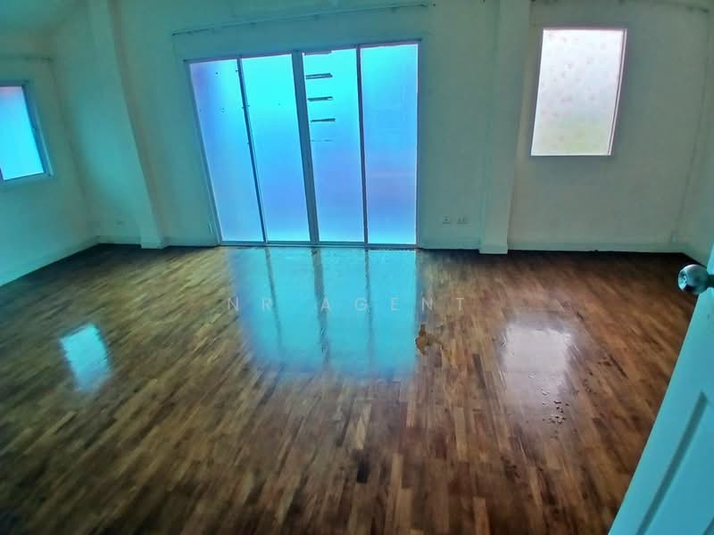 Private Lake Garden, Bangkok, Sam Wa Tawan Tok, Khlong Sam Wa, Bangkok, 3 Bedrooms, 180 sqm, Single Detached House For Sale, by NR AGENT, 500448457 - DDproperty.com