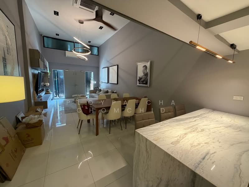 3-BR Townhouse, Bangkok, Phra Kanong Nua, Watthana, Bangkok, 3 Bedrooms, 350 sqm, Townhouse For Rent, by Ploypatcha Chomchid, 500448480 - DDproperty.com