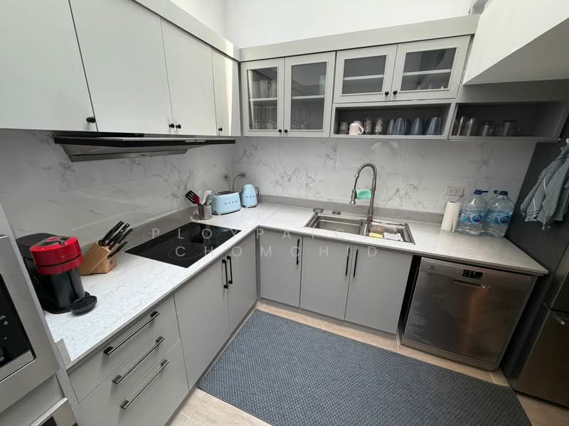 3-BR Townhouse, Bangkok, Phra Kanong Nua, Watthana, Bangkok, 3 Bedrooms, 350 sqm, Townhouse For Rent, by Ploypatcha Chomchid, 500448480 - DDproperty.com