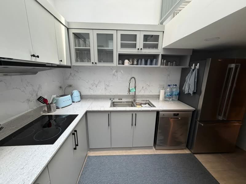 3-BR Townhouse, Bangkok, Phra Kanong Nua, Watthana, Bangkok, 3 Bedrooms, 350 sqm, Townhouse For Rent, by Ploypatcha Chomchid, 500448480 - DDproperty.com
