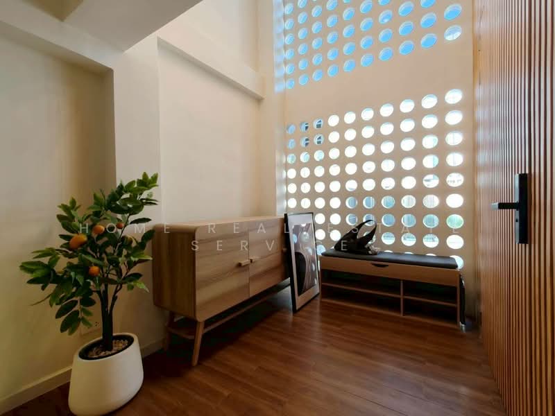 Khlongtan Nivet, Bangkok, 20 Soi Pridi Banomyong 42, Khlong Tan Nua, Watthana, Bangkok, 2 Bedrooms, 170 sqm, Townhouse For Sale, by HOME Real Estate Service, 500448487 - DDproperty.com
