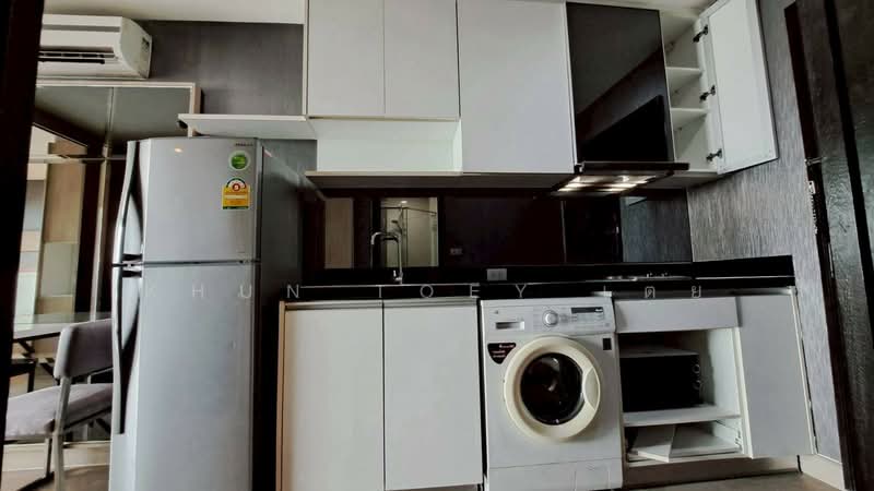 Sky Walk Residences, Bangkok, 1599 Sukhumvit Road, Phra Kanong Nua, Watthana, Bangkok, 1 Bedroom, 40 sqm, Condo For Rent, by Khun Toey เตย, 500448543 - DDproperty.com