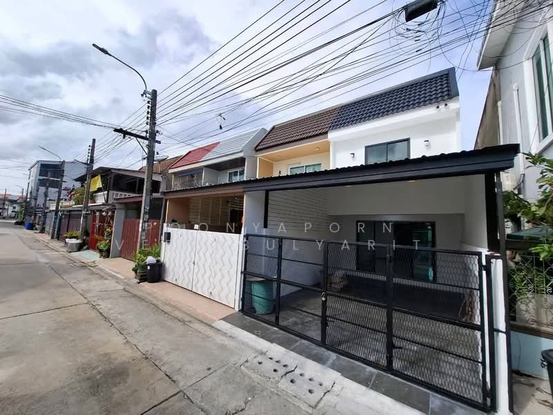 ทาวน์เฮ้าส์ : ซอยบางแวก 95 พุทธมณฑลสาย 2, Bangkok, Bang Phai, Bang Khae, Bangkok, 3 Bedrooms, 160 sqm, Townhouse For Sale, by Poonyaporn Veerabulyarit, 500448619 - DDproperty.com