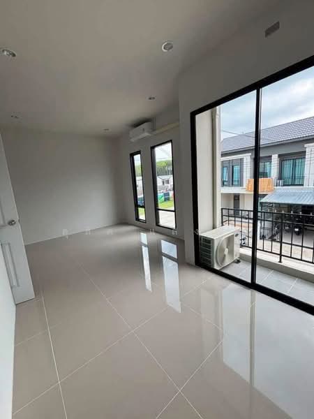 ให้เช่าทาวน์โฮมใหม่ ม.บริสทาวน์ ( Birs Town ) ปลวกแดง ระยอง, Rayong, Pluak Daeng, Rayong, 3 Bedrooms, 75 sqm, Townhouse For Rent, by Dusit Saengfa, 500448648 - DDproperty.com