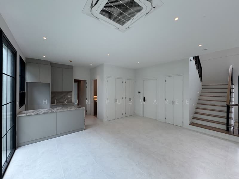 Narinsiri Rama 9-Krungthep Kreetha, Bangkok, Saphan Sung, Bangkok, 4 Bedrooms, 330 sqm, Single Detached House For Sale, by Hirun Pudwaree, 500448794 - DDproperty.com