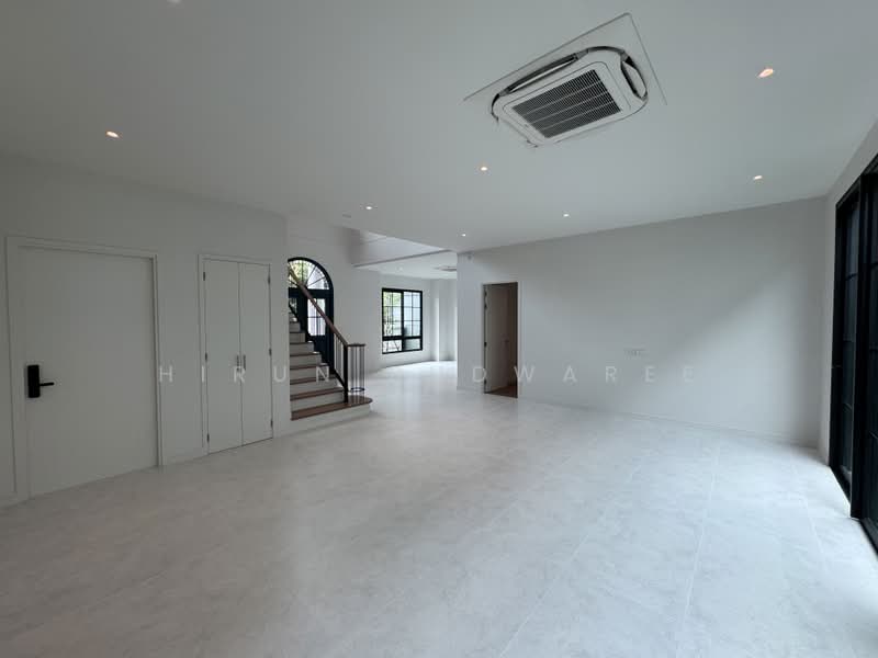 Narinsiri Rama 9-Krungthep Kreetha, Bangkok, Saphan Sung, Bangkok, 4 Bedrooms, 330 sqm, Single Detached House For Sale, by Hirun Pudwaree, 500448794 - DDproperty.com