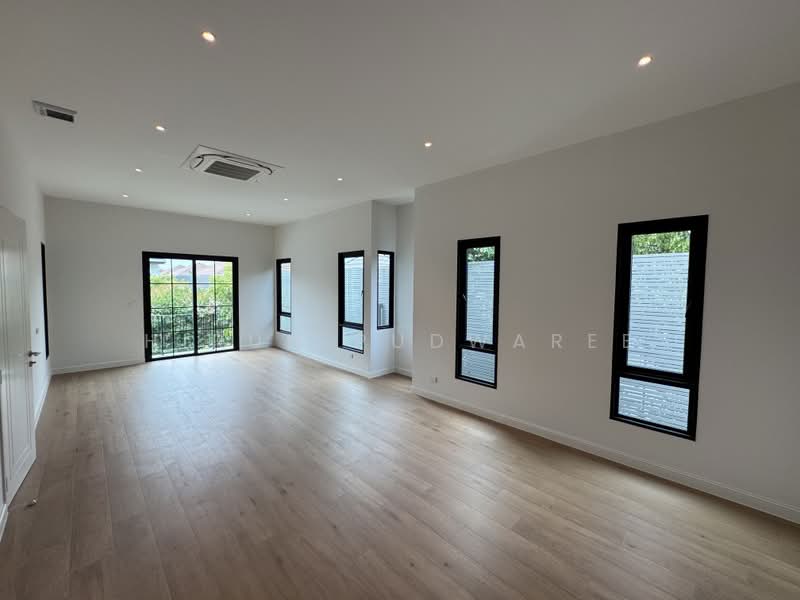 Narinsiri Rama 9-Krungthep Kreetha, Bangkok, Saphan Sung, Bangkok, 4 Bedrooms, 330 sqm, Single Detached House For Sale, by Hirun Pudwaree, 500448794 - DDproperty.com