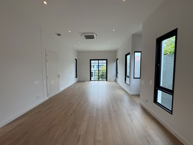 Narinsiri Rama 9-Krungthep Kreetha, Bangkok, Saphan Sung, Bangkok, 4 Bedrooms, 330 sqm, Single Detached House For Sale, by Hirun Pudwaree, 500448794 - DDproperty.com