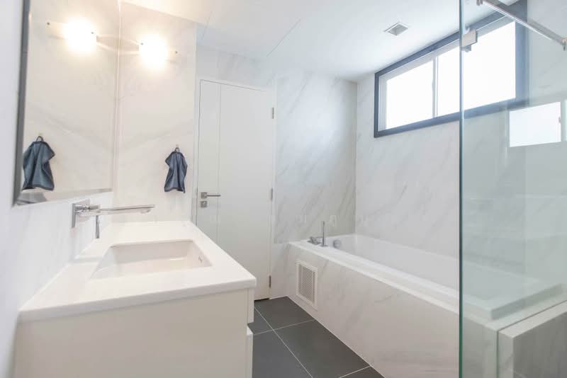 Baan Klang Muang Classe Ekkamai-Ramintra, Bangkok, Sukhonthasawat Road, Lat Phrao, Bangkok, 4 Bedrooms, 241 sqm, Single Detached House For Rent, by การุณ ชมภูบุตร, 500448802 - DDproperty.com