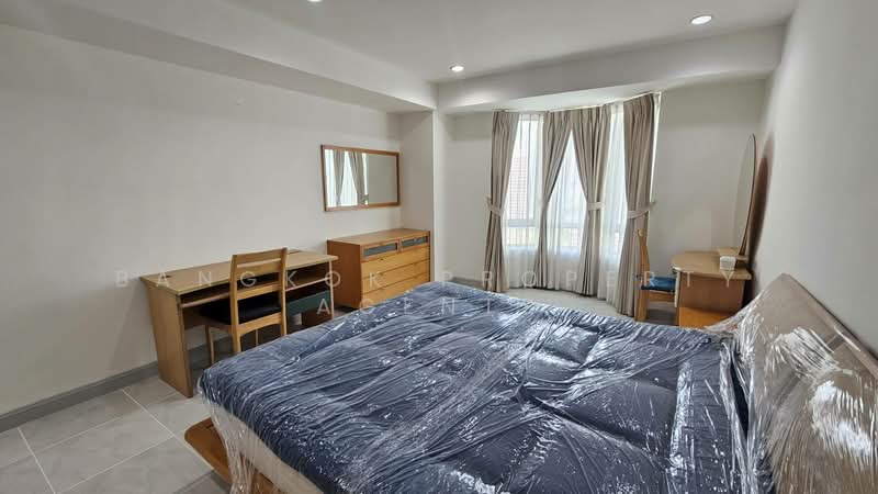 Royal Castle Sukhumvit, Bangkok, 30 Soi Sukhumvit 39, Khlongtoei Nua, Watthana, Bangkok, 3 Bedrooms, 160 sqm, Condo For Rent, by BANGKOK PROPERTY AGENTS, 500448841 - DDproperty.com