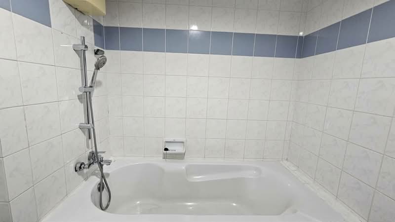 Royal Castle Sukhumvit, Bangkok, 30 Soi Sukhumvit 39, Khlongtoei Nua, Watthana, Bangkok, 3 Bedrooms, 160 sqm, Condo For Rent, by BANGKOK PROPERTY AGENTS, 500448841 - DDproperty.com