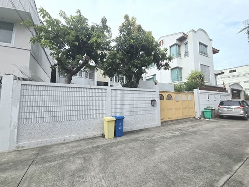 Soi Pridi Banomyong 15, Sukhumvit 71 Road, Phra Khanong Subdistrict, Watthana District, Bangkok 101, Bangkok, สุขุมวิท 71, Phra Kanong Nua, Watthana, Bangkok, , 360 sqm, Land For Sale, by ศรันย์ภัค สรัลสรกฤตย์, 500448916 - DDproperty.com