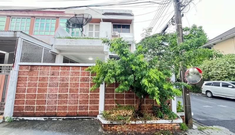 Phon Phailin Village, Townhouse corner unit 3 stories 36 sq.wa 3 Beds 3 Baths, Bangkok, ลาดพร้าว 35/1, Chan Kasem, Chatuchak, Bangkok, 3 Bedrooms, 156 sqm, Townhouse For Sale, by Sirithong Saetang, 500448926 - DDproperty.com