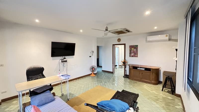 Phon Phailin Village, Townhouse corner unit 3 stories 36 sq.wa 3 Beds 3 Baths, Bangkok, ลาดพร้าว 35/1, Chan Kasem, Chatuchak, Bangkok, 3 Bedrooms, 156 sqm, Townhouse For Sale, by Sirithong Saetang, 500448926 - DDproperty.com
