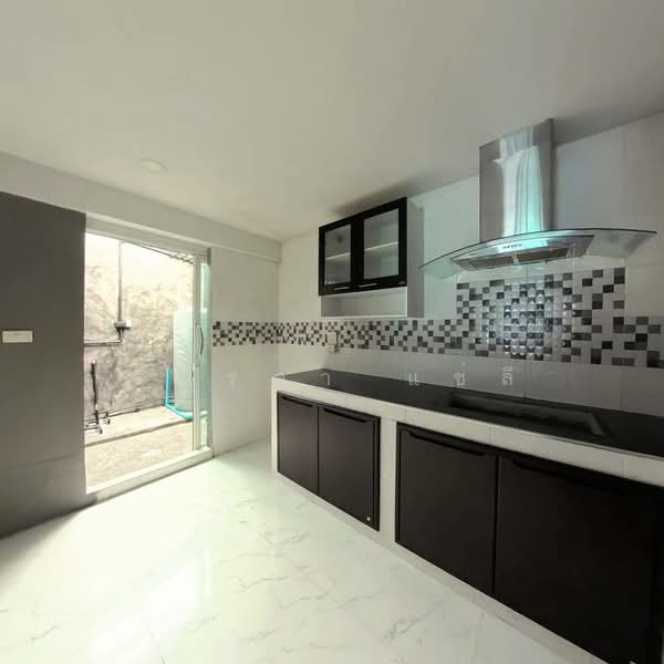 Pruksa Ville 83 Sapbunchai-Srinakarin, Samut Prakan, Soi Sup Boonchai Village, Bang Mueng, Muang Samut Prakarn, Samut Prakan, 3 Bedrooms, 110 sqm, Townhouse For Sale, by Rinrada Saelee, 500448930 - DDproperty.com