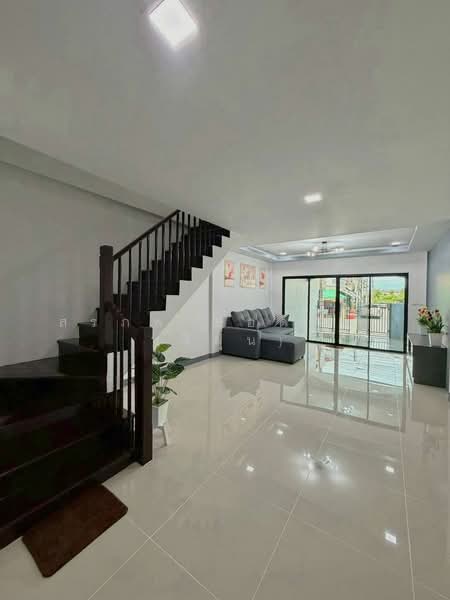 Piyawararom 1 Bang Bua Thong : ปิยวรารมย์ 1 บางบัวทอง, นนทบุรี, ซอย หมู่บ้านปิยวรารมย์, บางบัวทอง, นนทบุรี, 80 ตร.ม., ทาวน์เฮ้าส์ ขาย, โดย สรภพ ยอดไชย (สีฝุ่น), 500448973 - DDproperty.com