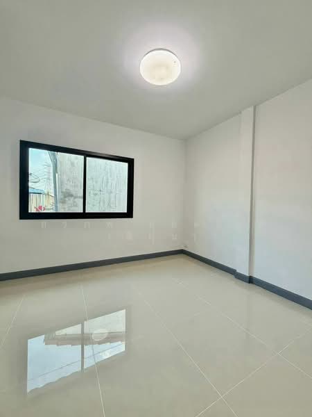Piyawararom Village Phase 3 : หมู่บ้านปิยวรารมย์ เฟส 3, นนทบุรี, ถนนบ้านกล้วย-ไทรน้อย, ไทรน้อย, นนทบุรี, 64 ตร.ม., ทาวน์เฮ้าส์ ขาย, โดย สรภพ ยอดไชย (สีฝุ่น), 500448975 - DDproperty.com