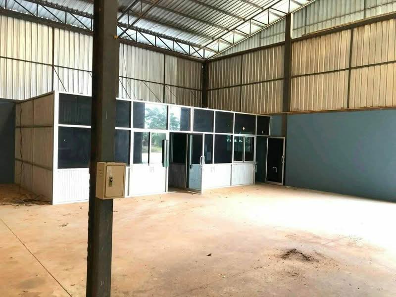 ให้เช่าโกดัง 1,800 ตร.ม. บ้านบึง ชลบุรี ทำเลอุตสาหกรรม พร้อมดำเนินธุรกิจ, Chon Buri (Pattaya), Nong Bon Daeng, Ban Bung, Chon Buri (Pattaya), , 1,800 sqm, Warehouse/Factory For Rent, by Dusit Saengfa, 500449031 - DDproperty.com