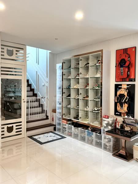 The City Ekkamai-Ladprao, Bangkok, Pradit Manutham Road, Phlapphla, Wang Thonglang, Bangkok, 4 Bedrooms, 309 sqm, Single Detached House For Rent, by Chanyanath Worawatchaibaworn, 500449094 - DDproperty.com