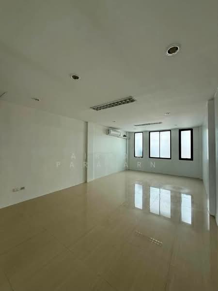เดอะรีเจนท์ สตรีท บาย อาร์เค รามอินทรา 109, Bangkok, Bang Chun, Khlong Sam Wa, Bangkok, , 230 sqm, Office Space For Sale, by Airada Parasarn, 500449105 - DDproperty.com