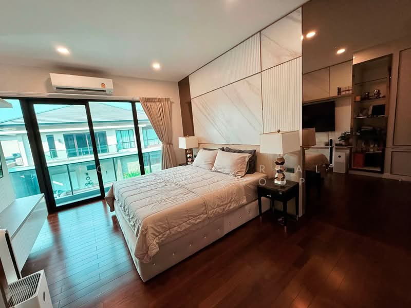 The City Ekkamai-Ladprao, Bangkok, Pradit Manutham Road, Phlapphla, Wang Thonglang, Bangkok, 4 Bedrooms, 309 sqm, Single Detached House For Rent, by Forty-Six Real Estate Group, 500449209 - DDproperty.com