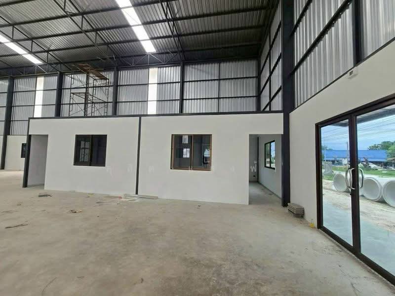 ให้เช่าโรงงานพร้อมออฟฟิต 980 ตรม. บ้านบึง ชลบุรี, Chon Buri (Pattaya), Ban Bung, Chon Buri (Pattaya), , 980 sqm, Warehouse/Factory For Rent, by Dusit Saengfa, 500449210 - DDproperty.com