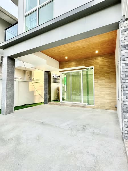 New house, 4 bedrooms, 3 floors, 2 parking spaces, Phatthanakan 65, Bangkok, พัฒนาการ, Prawet, Bangkok, 4 Bedrooms, 278 sqm, Single Detached House For Sale, by Kawinyarat Jitaroon, 500449214 - DDproperty.com