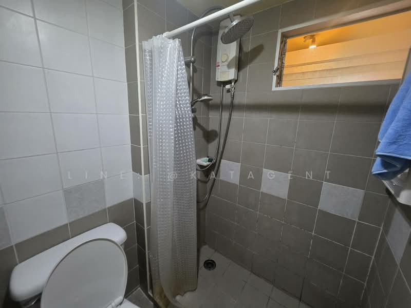 Lumpini Condo Town Bodindecha Ramkhamhaeng, Bangkok, Soi Ramkhamhaeng 43/1, Phlapphla, Wang Thonglang, Bangkok, 1 Bedroom, 28 sqm, Condo For Rent, by Line: @KatAgent, 500449224 - DDproperty.com