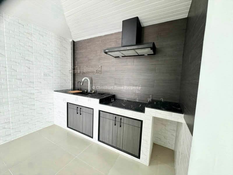 ขายบ้านเดี่ยว ใกล้ตลาดบิ๊กฟู้ด หนองยายบู่ ศรีราชา, Chon Buri (Pattaya), Surasak, Si Racha, Chon Buri (Pattaya), 4 Bedrooms, 180 sqm, Single Detached House For Sale, by Dusit Saengfa, 500449286 - DDproperty.com