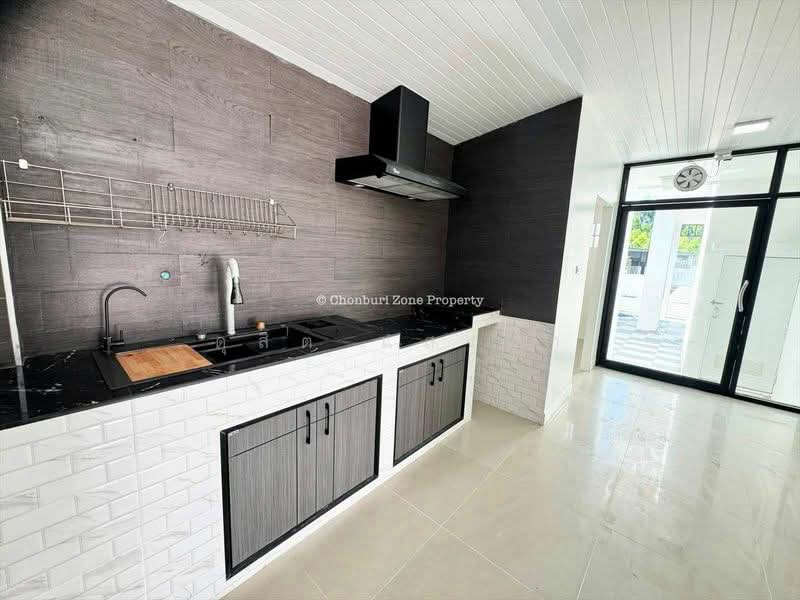 ขายบ้านเดี่ยว ใกล้ตลาดบิ๊กฟู้ด หนองยายบู่ ศรีราชา, Chon Buri (Pattaya), Surasak, Si Racha, Chon Buri (Pattaya), 4 Bedrooms, 180 sqm, Single Detached House For Sale, by Dusit Saengfa, 500449286 - DDproperty.com