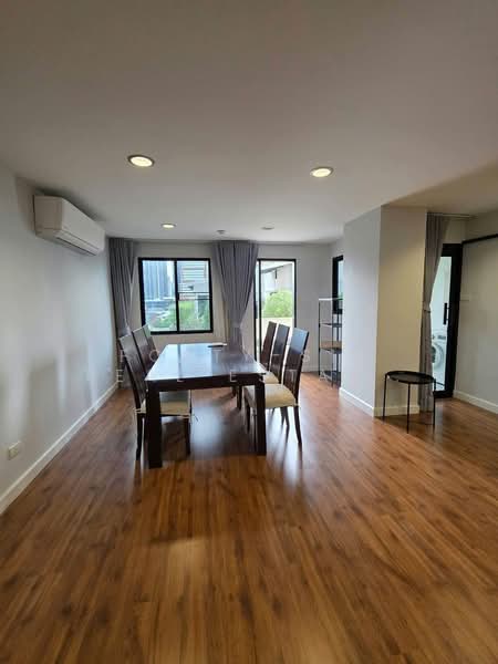 Ekkamai Soi 4, Bangkok, Phra Kanong Nua, Watthana, Bangkok, 2 Bedrooms, 135 sqm, Villa For Rent, by Forty-Six Real Estate Group, 500449319 - DDproperty.com