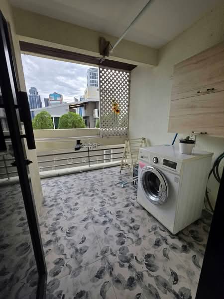 Ekkamai Soi 4, Bangkok, Phra Kanong Nua, Watthana, Bangkok, 2 Bedrooms, 135 sqm, Villa For Rent, by Forty-Six Real Estate Group, 500449319 - DDproperty.com