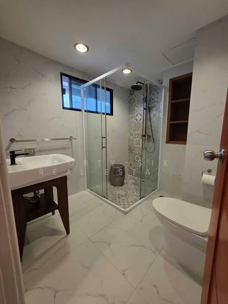 Ekkamai Soi 4, Bangkok, Phra Kanong Nua, Watthana, Bangkok, 2 Bedrooms, 135 sqm, Villa For Rent, by Forty-Six Real Estate Group, 500449319 - DDproperty.com