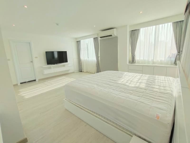 Silom Condominium, Bangkok, Silom, Bang Rak, Bangkok, 2 Bedrooms, 148 sqm, Condo For Rent, by Saranrat Pongklang, 500449384 - DDproperty.com