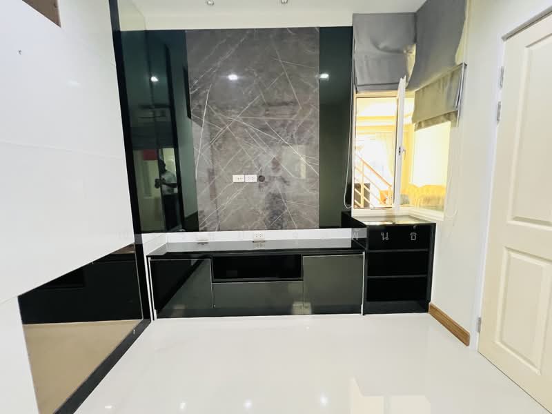 Golden Town 2 Onnut-Ladkrabang, Bangkok, Soi Prachathorn, Lat Krabang, Bangkok, 3 Bedrooms, 117 sqm, Townhouse For Sale, by ณัฐวิชย์ จุลพันธ์, 500449389 - DDproperty.com