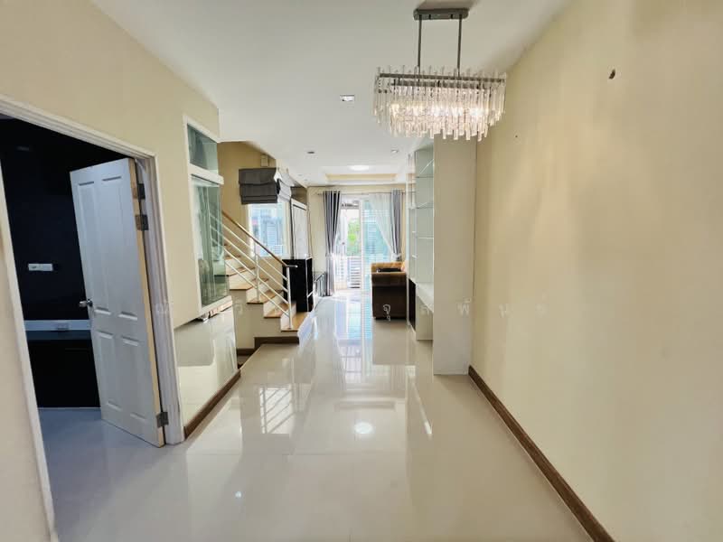 Golden Town 2 Onnut-Ladkrabang, Bangkok, Soi Prachathorn, Lat Krabang, Bangkok, 3 Bedrooms, 117 sqm, Townhouse For Sale, by ณัฐวิชย์ จุลพันธ์, 500449389 - DDproperty.com