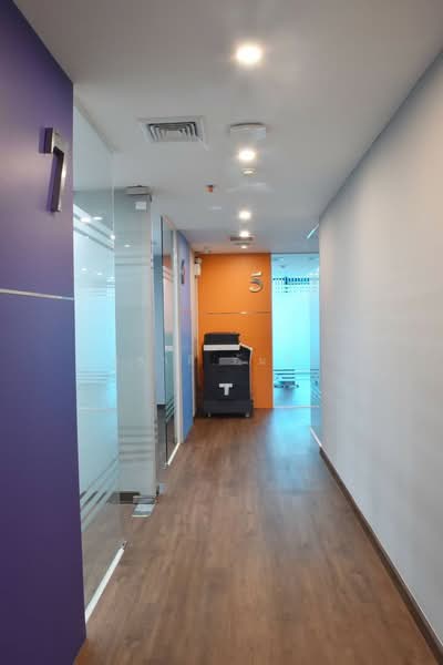 For rent office space with furniture near MRT Sutthisan, including air conditioning and electricity, Bangkok, Huai Khwang, Bangkok, , 14 sqm, Office Space For Rent, by Suchart Gambhir, 500449497 - DDproperty.com